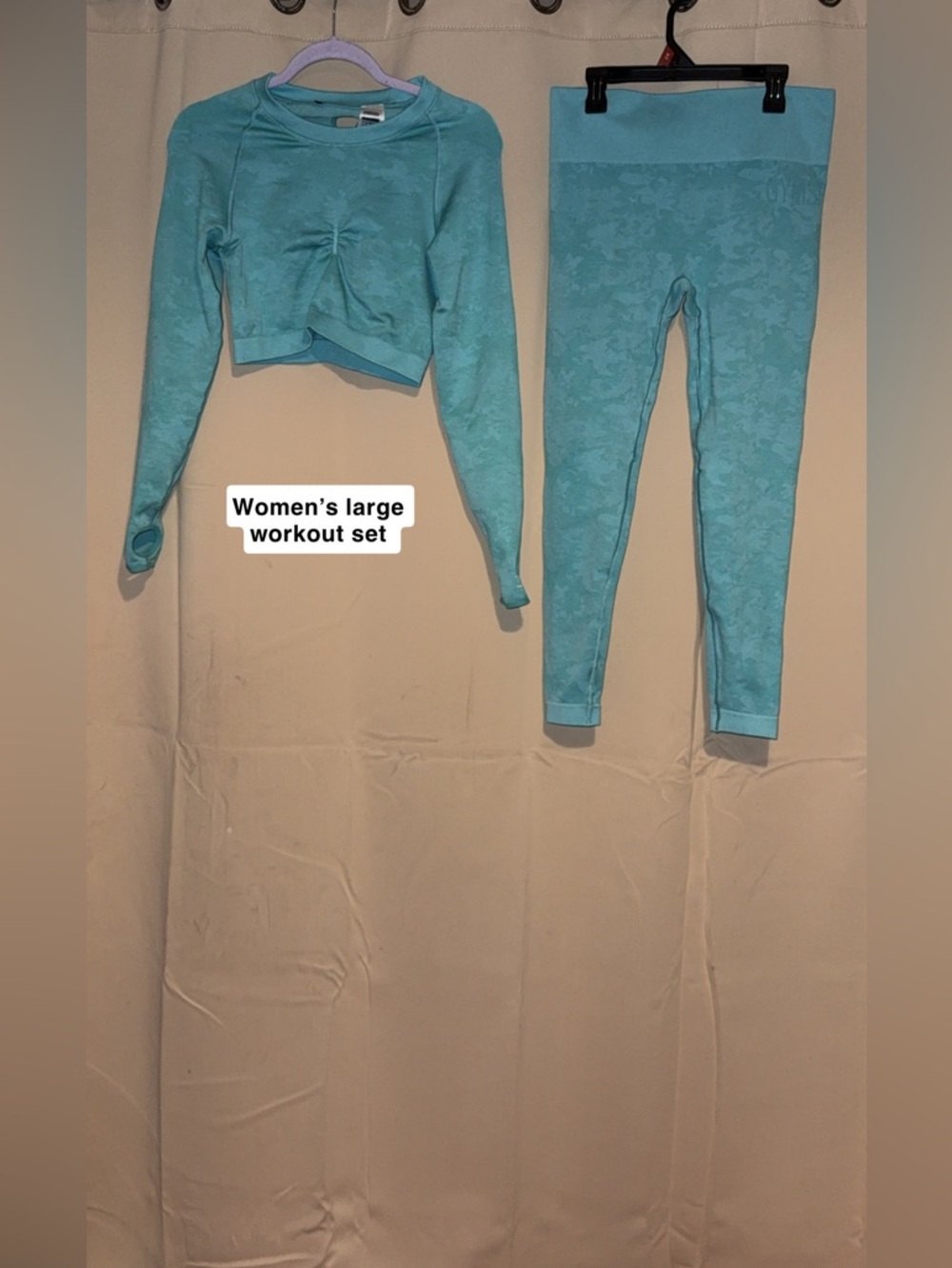 Aqua Blue Women's Seamless Workout Set - Long Sleeve Crop Top + Leggings set